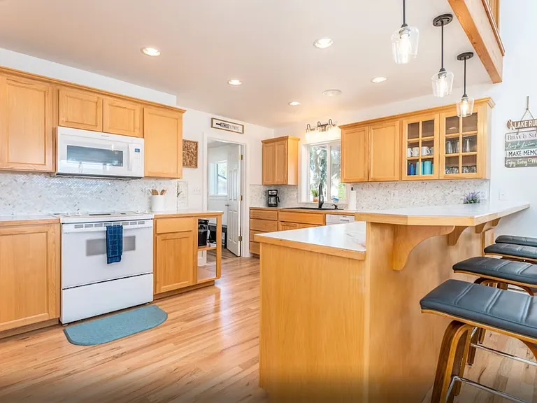 103 N Evergreen St — Photo 8