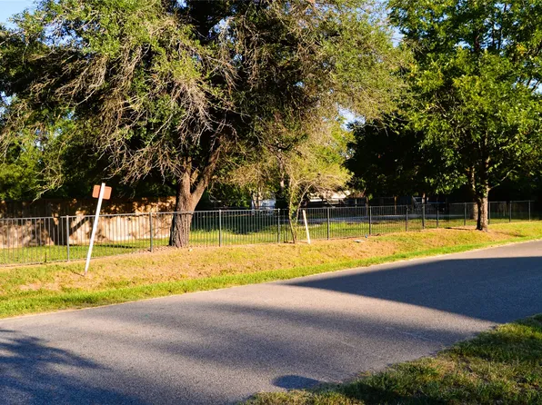 101 Johnson St, Edgewood, TX 75117