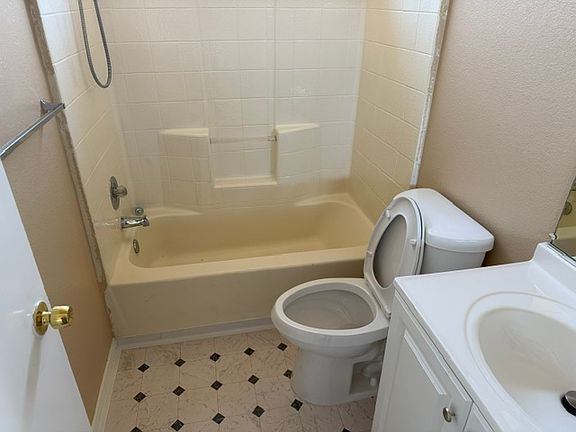 4th image of 739 Lotz Way
