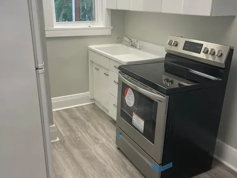 Kitchen - does include dishwasher