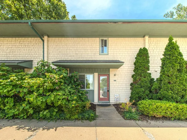 1795 Hideaway Ln, Ann Arbor, MI 48105