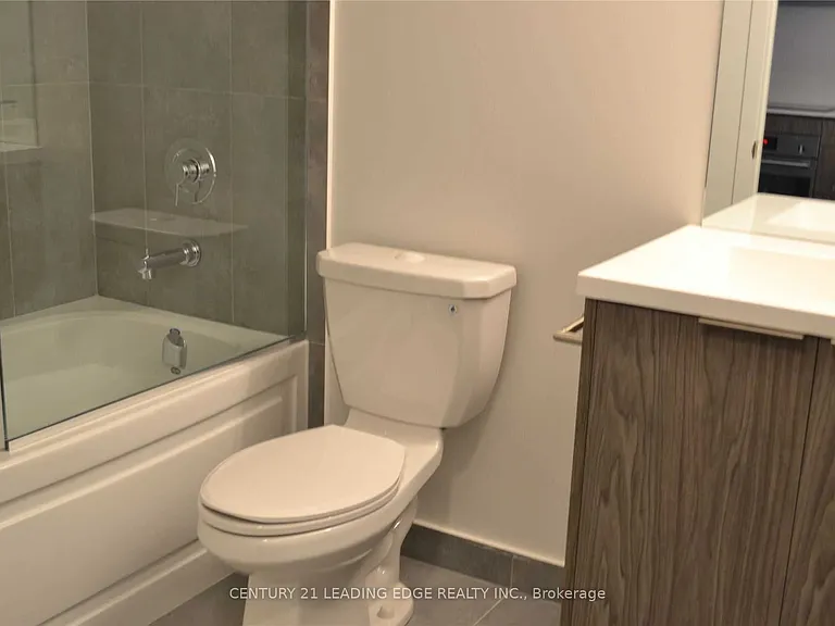 60 Shuter St #Penthouse 201 — Photo 10