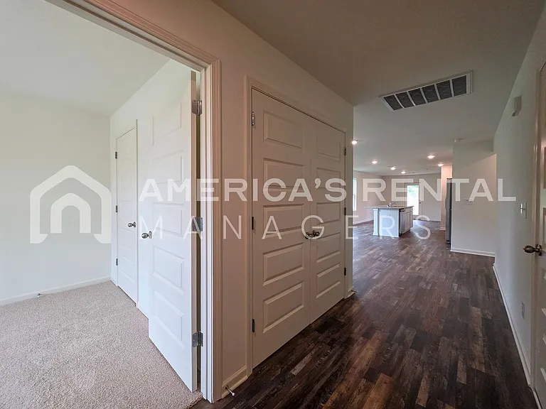 4325 Henry Rd — Photo 8