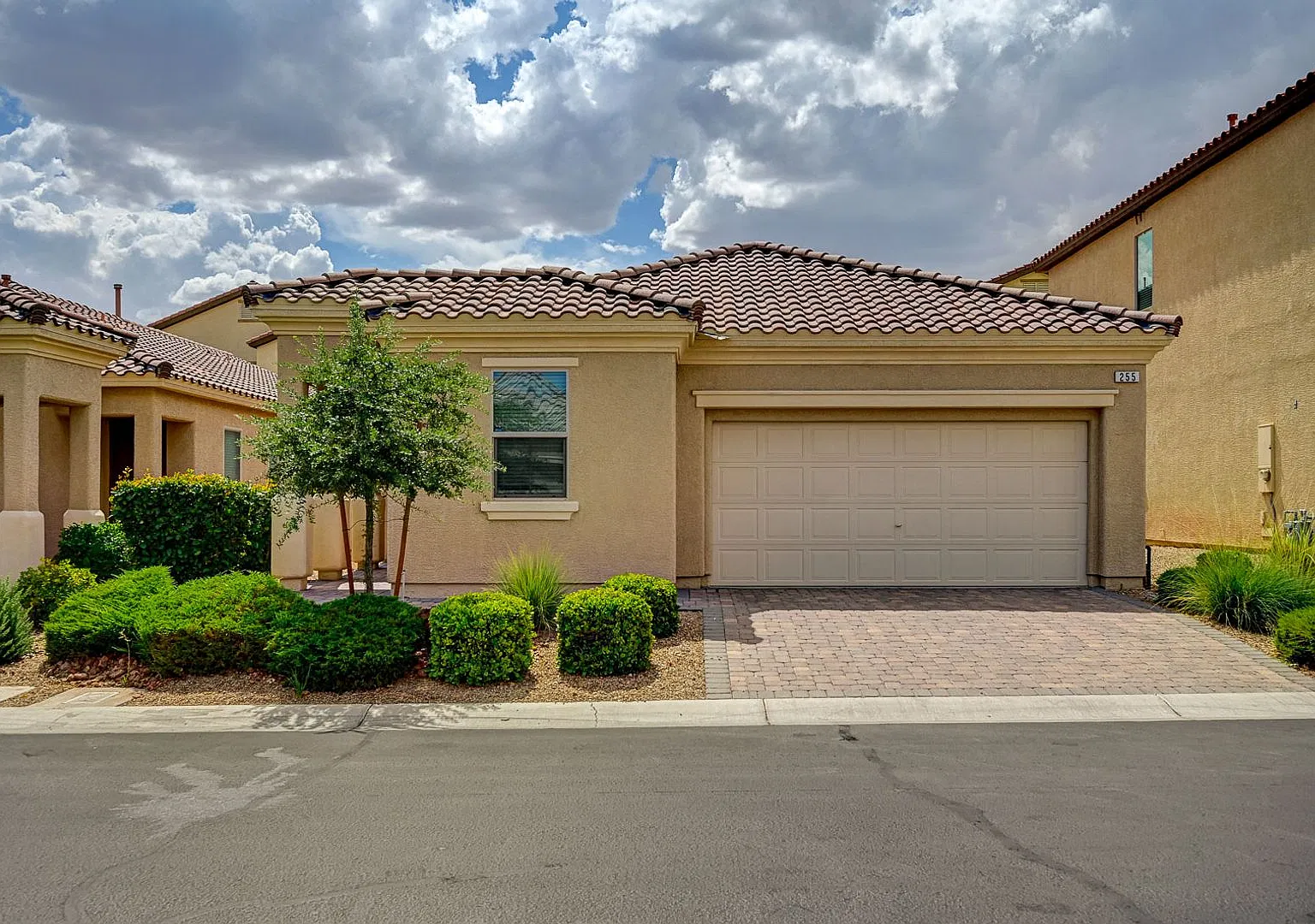 Great Single Story Home Located In Rhodes Ranch Guarded Golf Course Community — Photo 1
