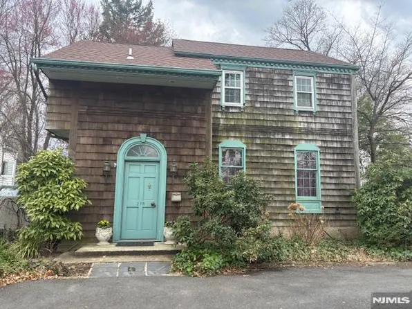 275 Midland Ave, River Edge, NJ 07661