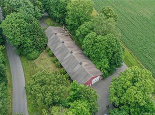 49 Jacks Bridge Rd, Woodbury, CT 06798