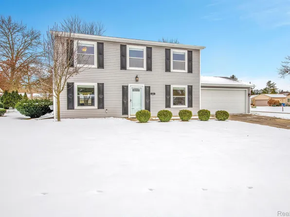 1108 Meadowview Dr, Waterford, MI 48327