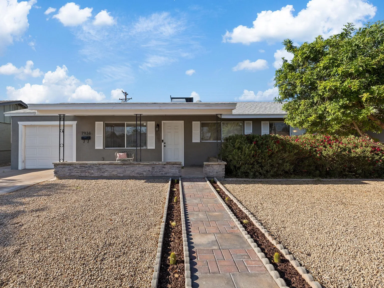 E Moreland St, Scottsdale — Photo 1