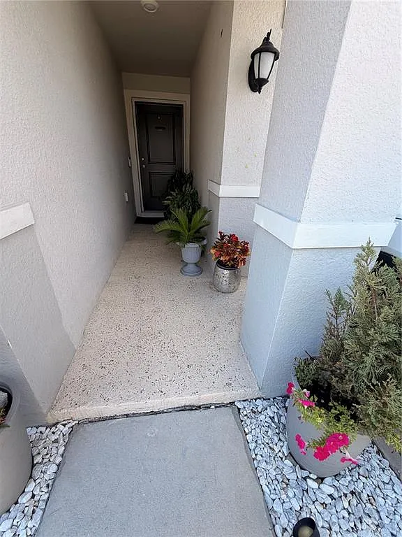 4 bed, 2.0 bath, 1918 sqft, $2,500 — Photo 2