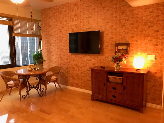 Living and dining nook