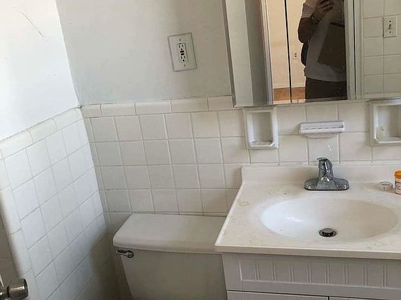5th image of 435 W 57th St APT 14B