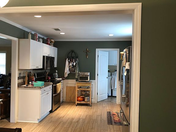 4th image of 150 Crawford Dr