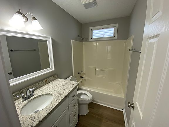 4th image of 3509 Colony Dr