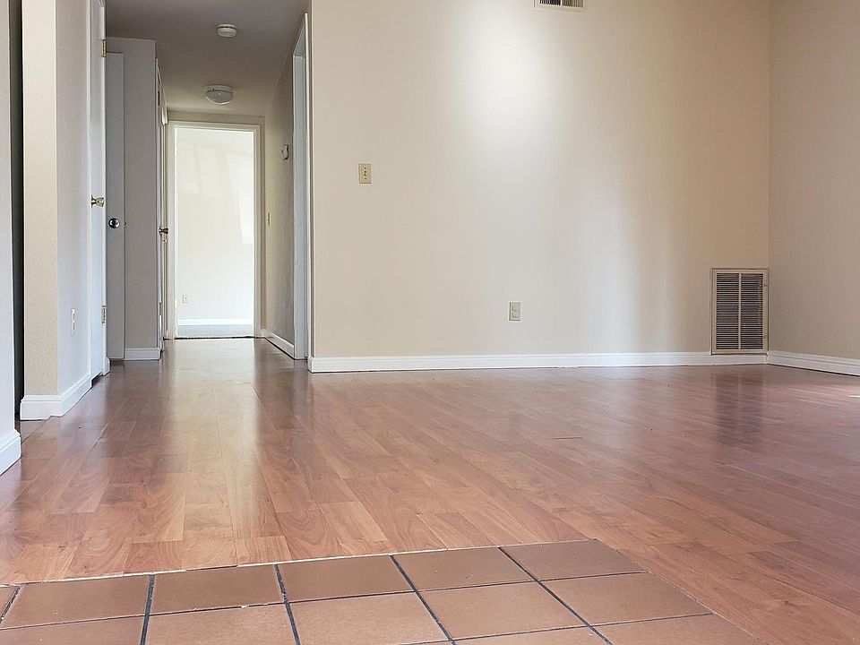 1st image of 2418 Balme Dr