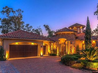 19 W Shadow Creek Villas Loop, Spring, TX 77389