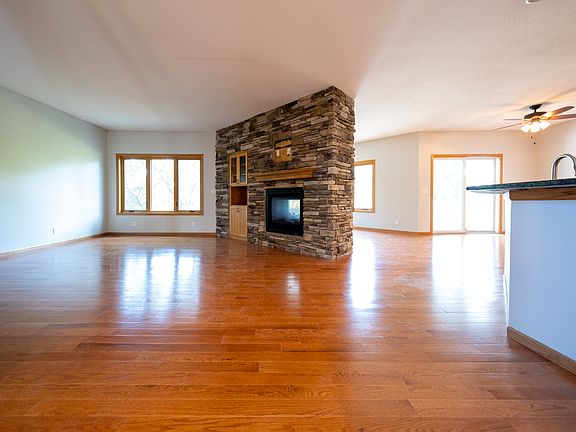 3rd image of 3279 Charleston Dr