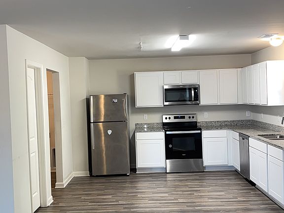 2nd image of 4049 Lake Russell Dr