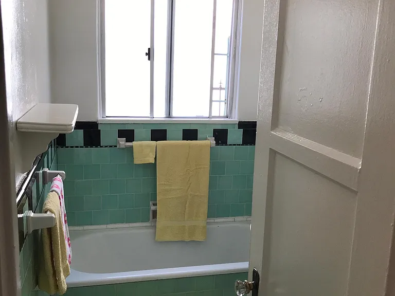 8366 Blackburn Ave — Photo 12