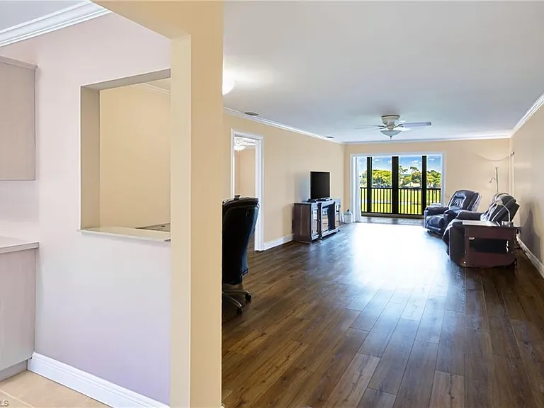 7402 Lake Breeze Dr #306 — Photo 8