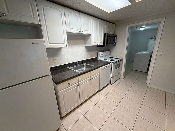 5th image of 4001 E Michigan St #4003