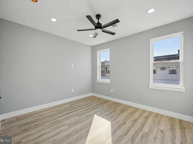 451 Fitzgerald St — Photo 16