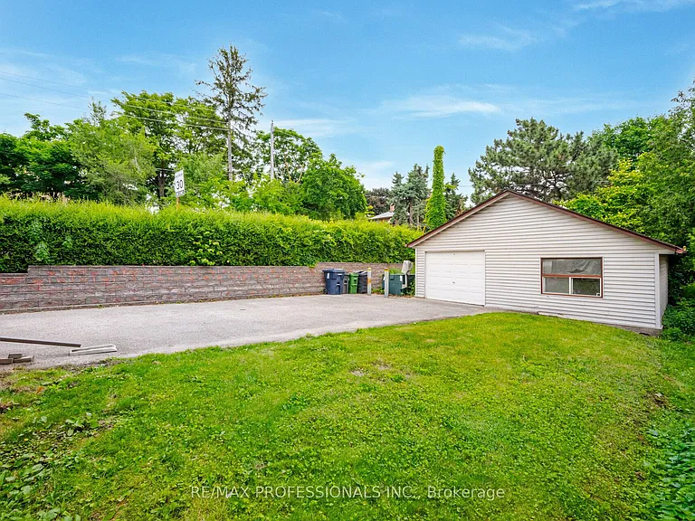 111 Keele St — Photo 25