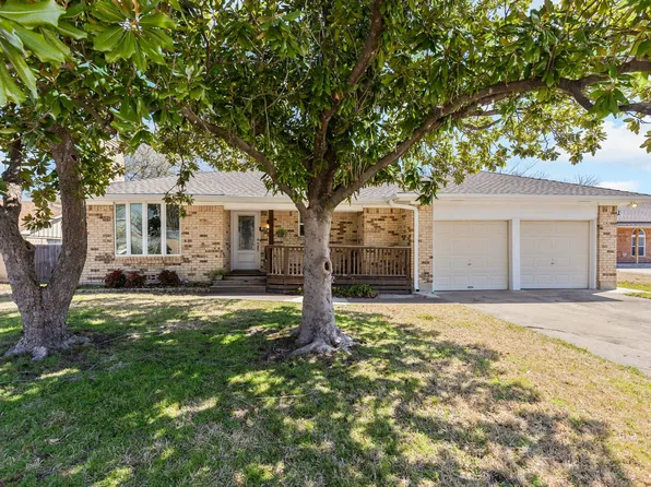 6417 Stonewall St, Greenville, TX 75402