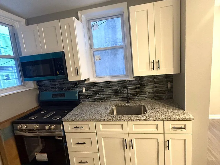 5624 Hadfield St — Photo 3