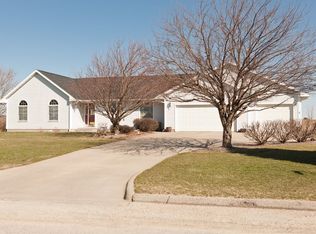 5874 Wells Ln, Cedar Rapids, IA 52411