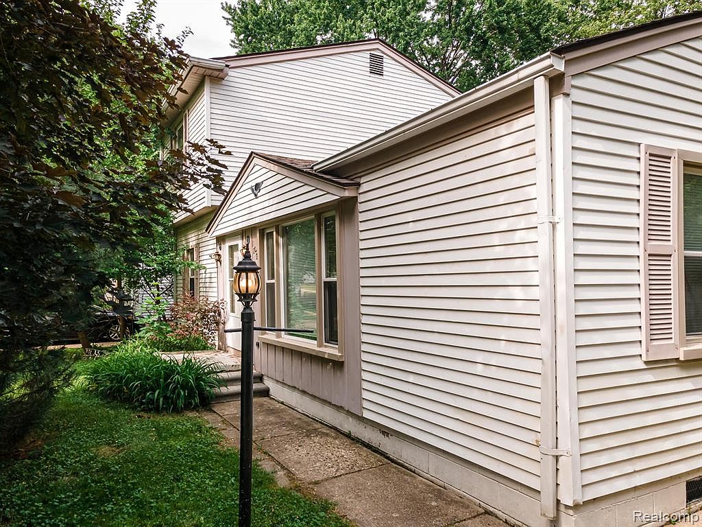 12072 Rockland, Redford, MI 48239 Zillow