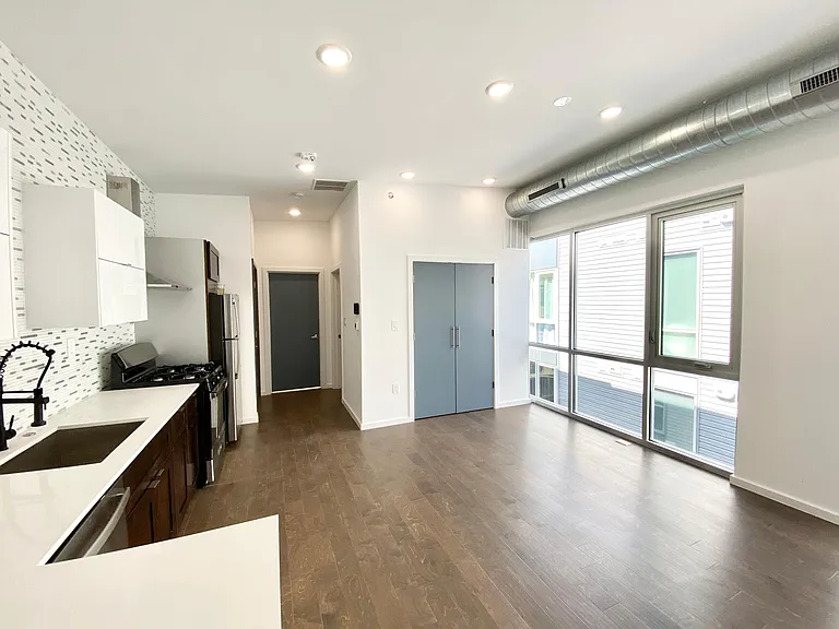 1233 N Franklin St #6 — Photo 2