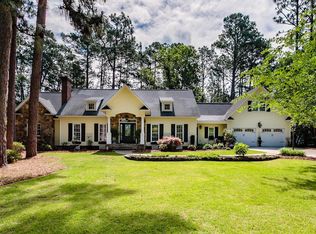 135 W Hedgelawn Way, Southern Pines, NC 28387