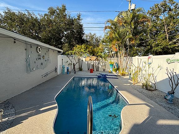 2nd image of 757 52nd Ave N