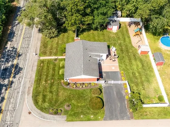 215 Mendon Rd, North Attleboro, MA 02760