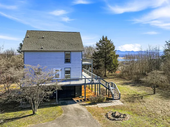 2821 Burnett Dr, Kodak, TN 37764