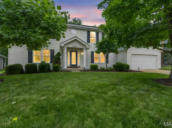 1525 Carriage Bridge Trl, Ballwin, MO 63021