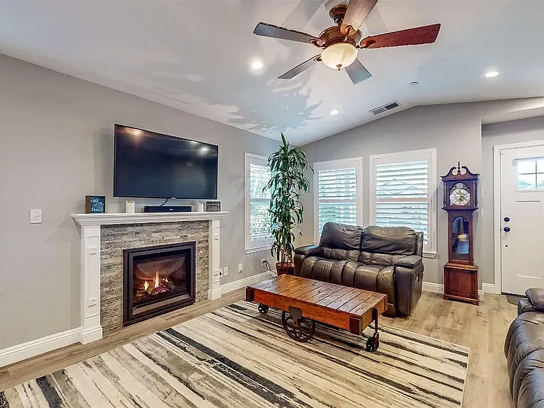 1609 Hopper Ave — Photo 4