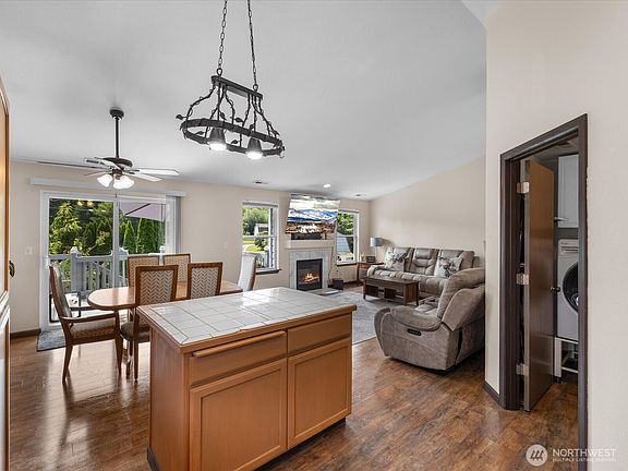 4th image of 7812 Condor Drive NE