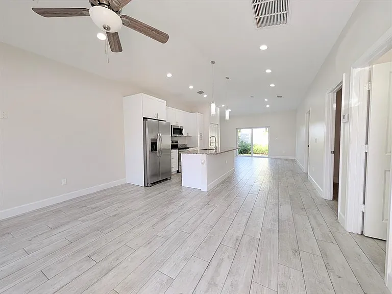 1562 W 26th Ct — Photo 8