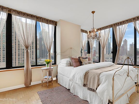 5th image of 300 E 93rd St APT 10D