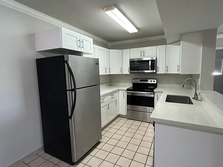 450 Palm Cir W #103 — Photo 2