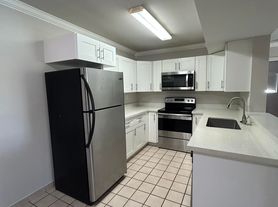 450 Palm Cir W, Hollywood, FL