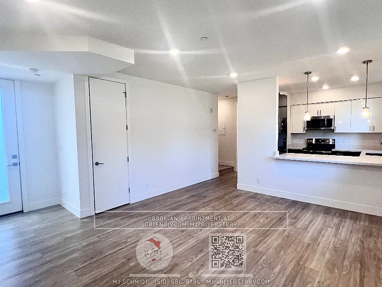 3253 Ettie St #6 — Photo 3