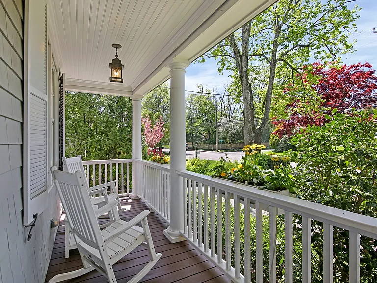 328 Sound Beach Ave — Photo 2