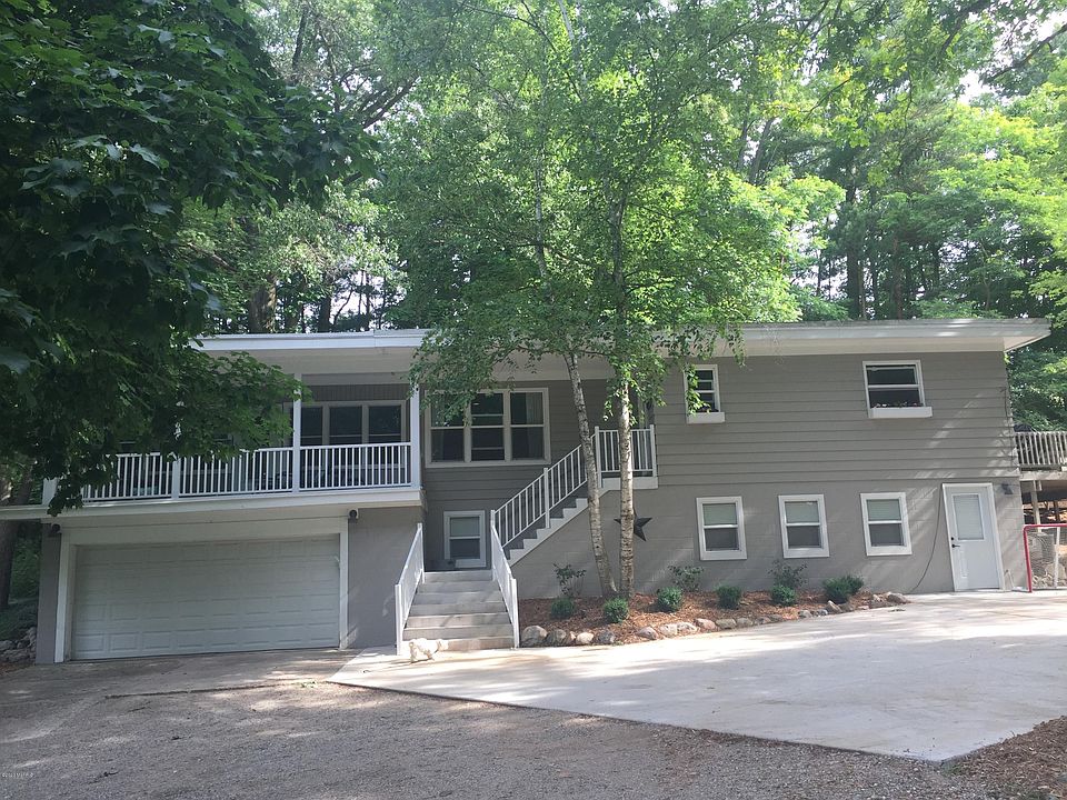 1st image of 360 Grand River Dr NE