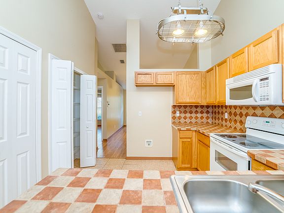 4th image of 636 Grand Hwy