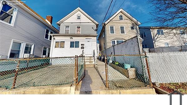 1st image of 124 Jewett Ave #1