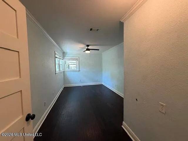 710 Mills Ave — Photo 12