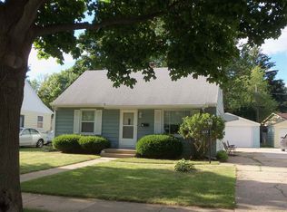 1823 Crestwood Ave, Rockford, IL 61103