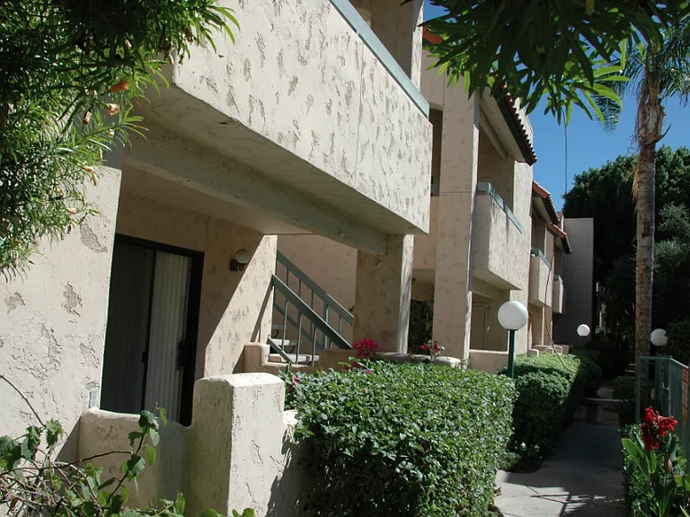 Laurel Lane — Photo 9